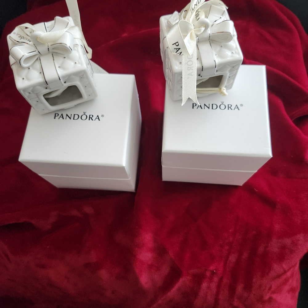 Pandora White Gift Box Ornaments Set Of 2 NIB 🎄✨